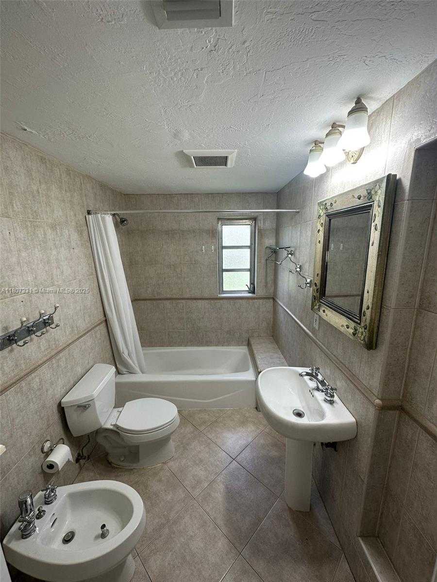 Small Image of 3621 PONCE DE LEON BLVD, Coral Gables Number 13
