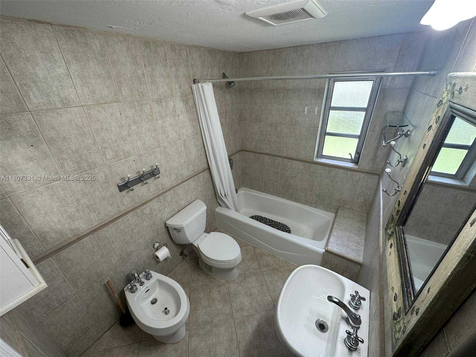 Small Image of 3621 PONCE DE LEON BLVD, Coral Gables Number 14