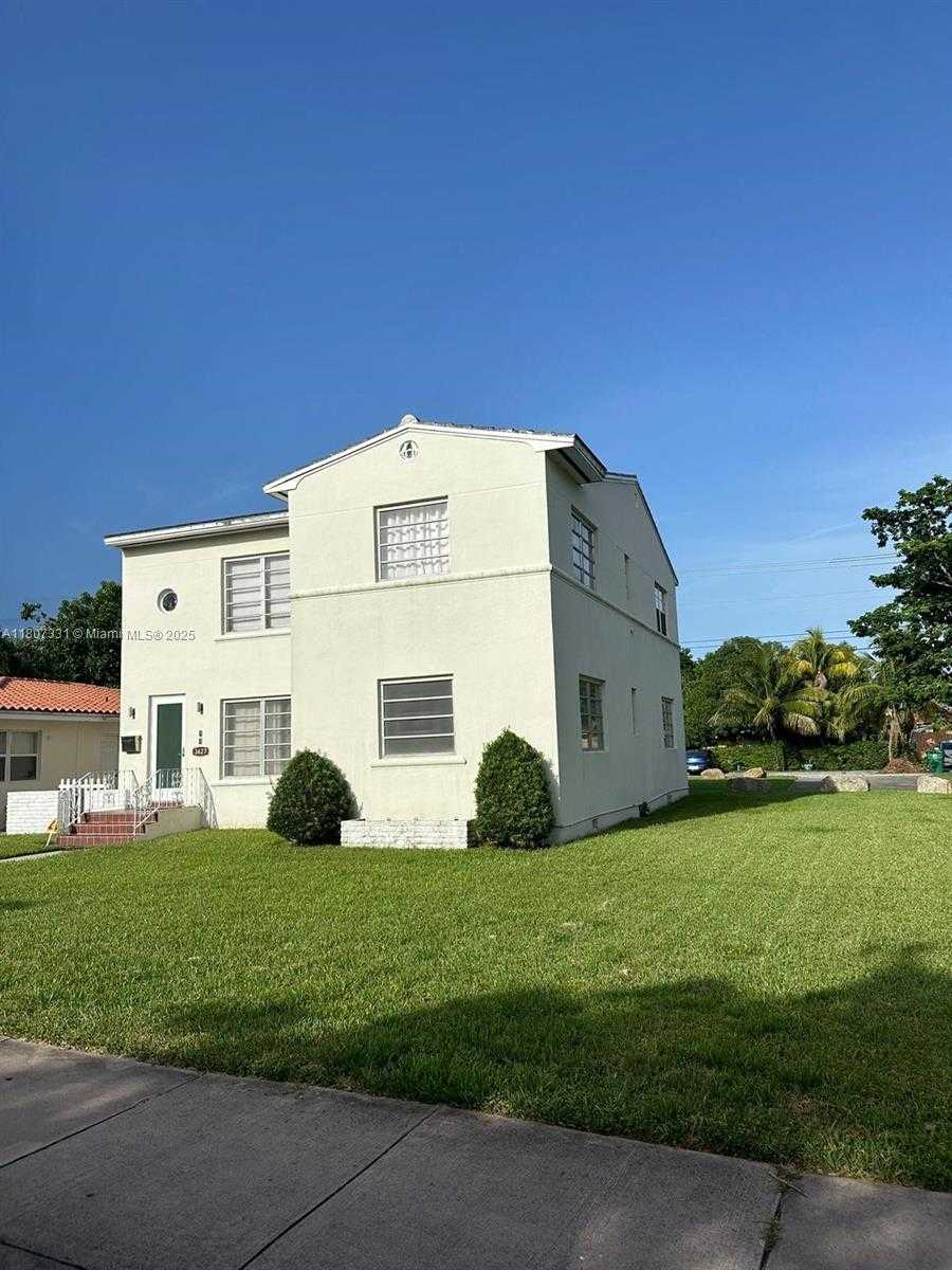 Small Image of 3621 PONCE DE LEON BLVD, Coral Gables Number 2