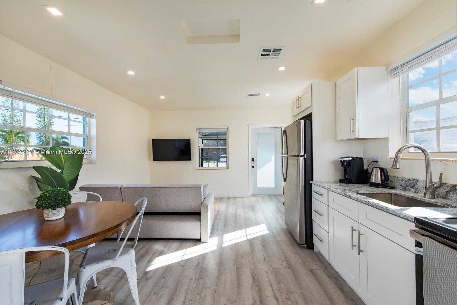 Small Image of 115 SOUTH EAST 2ND ST, Hallandale Beach Number 3