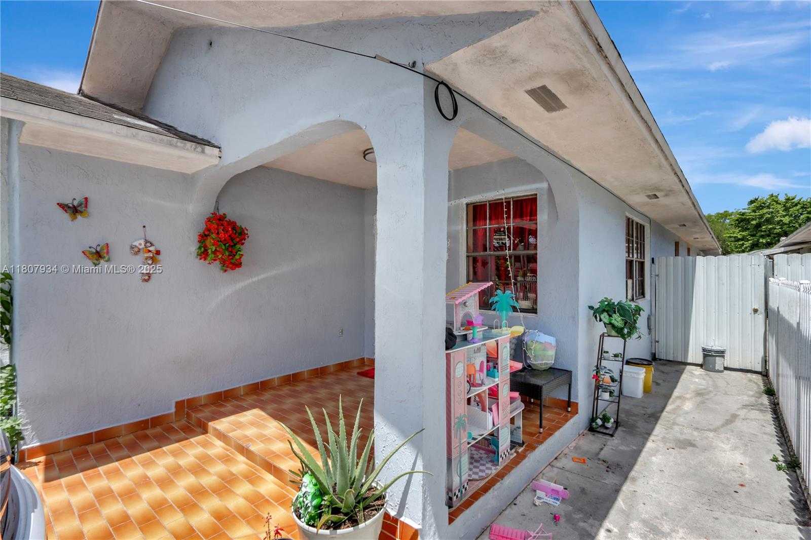 Small Image of 15803 NORTH WEST 47TH AVE, Miami Gardens Number 7
