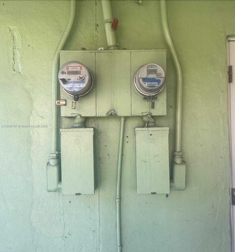 Small Image of 1741 NORTH WEST 92ND ST, Miami Number 3