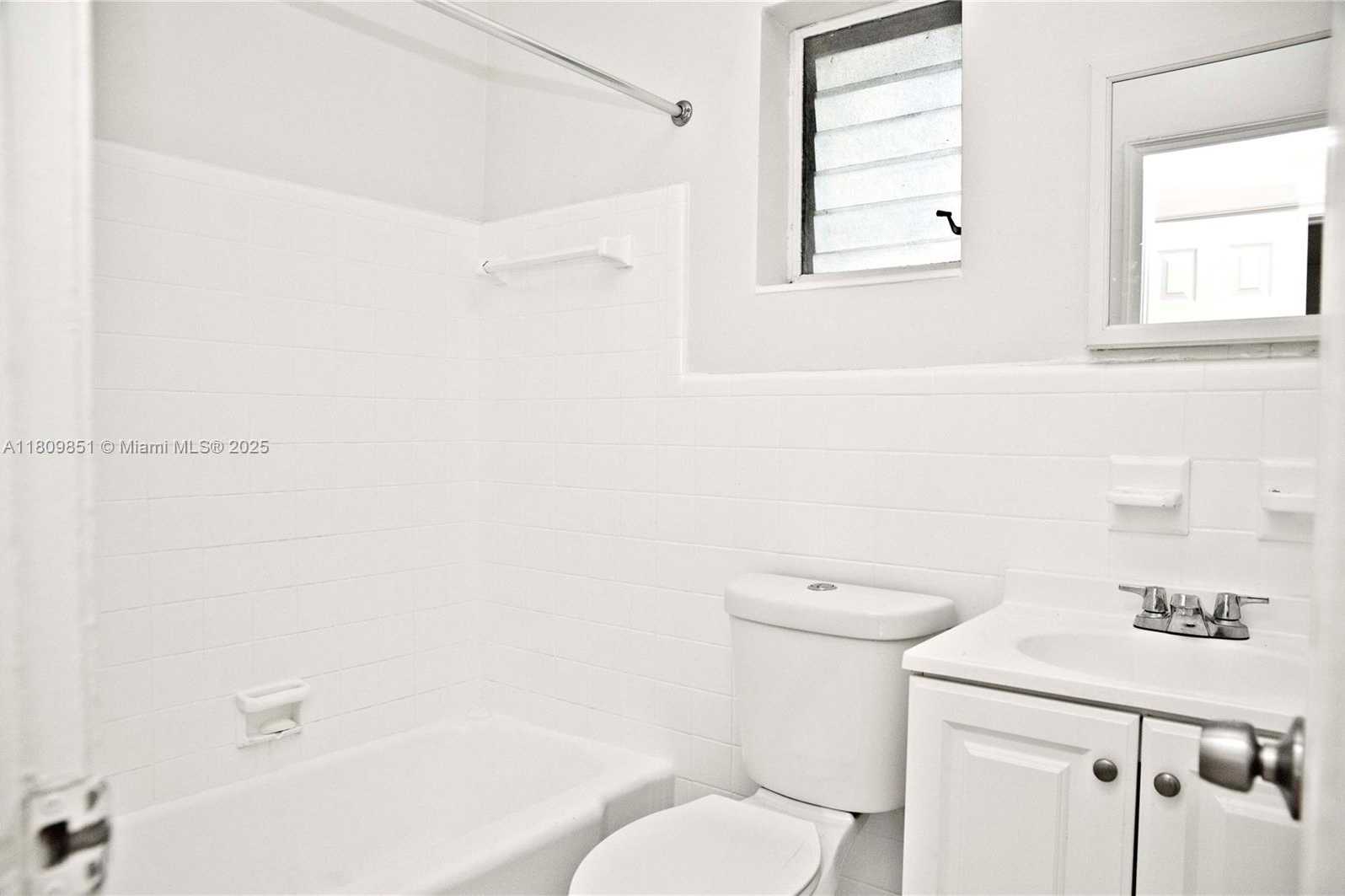 Small Image of 2206 FILLMORE ST 10 UNITS #10, Hollywood Number 10