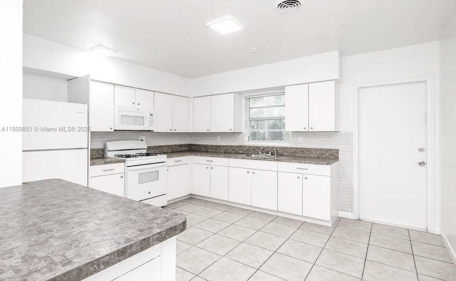Small Image of 2206 FILLMORE ST 10 UNITS #10, Hollywood Number 15