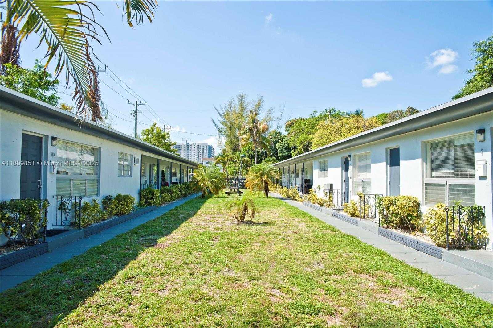 Small Image of 2206 FILLMORE ST 10 UNITS #10, Hollywood Number 25