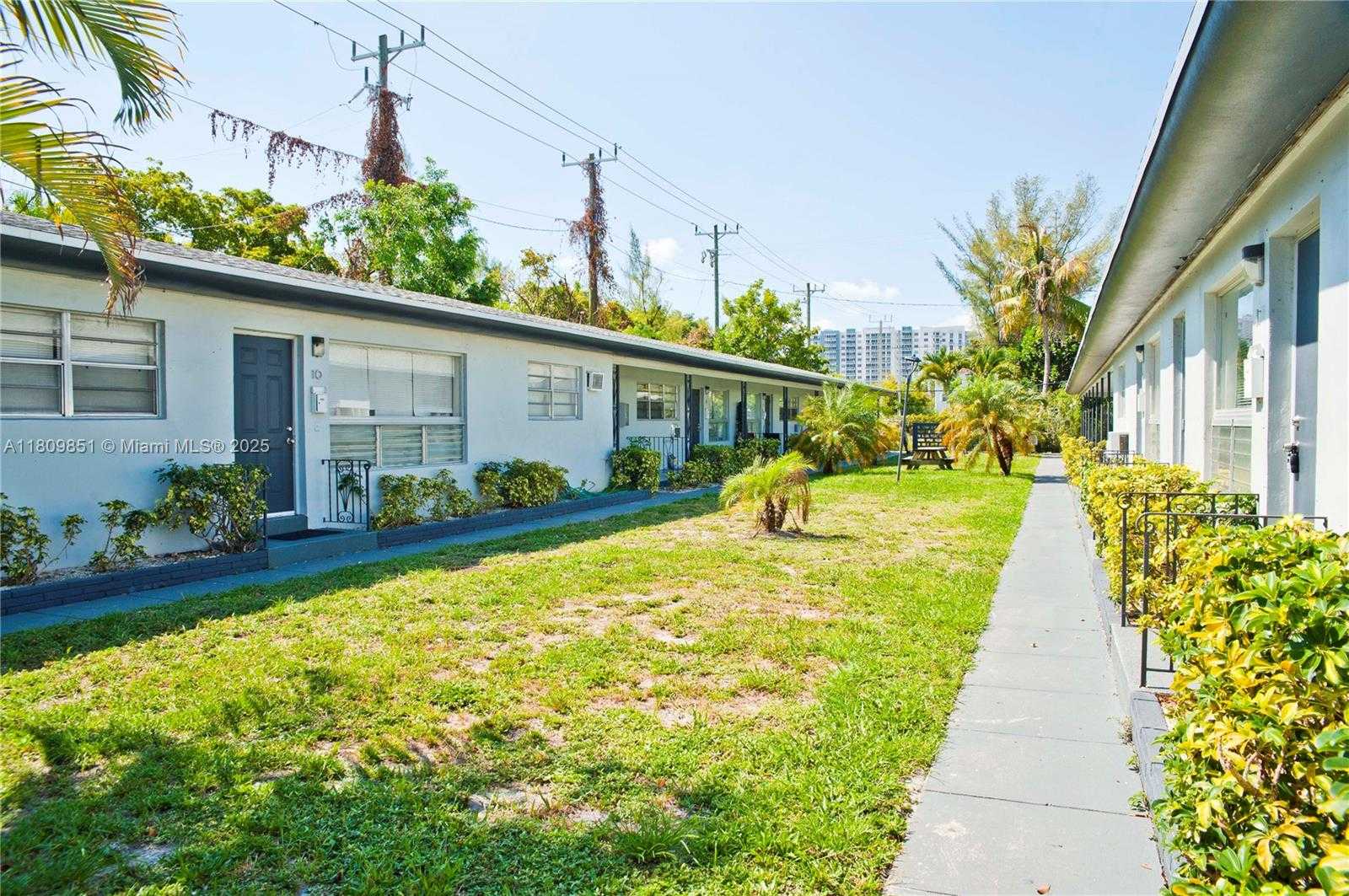 Small Image of 2206 FILLMORE ST 10 UNITS #10, Hollywood Number 27