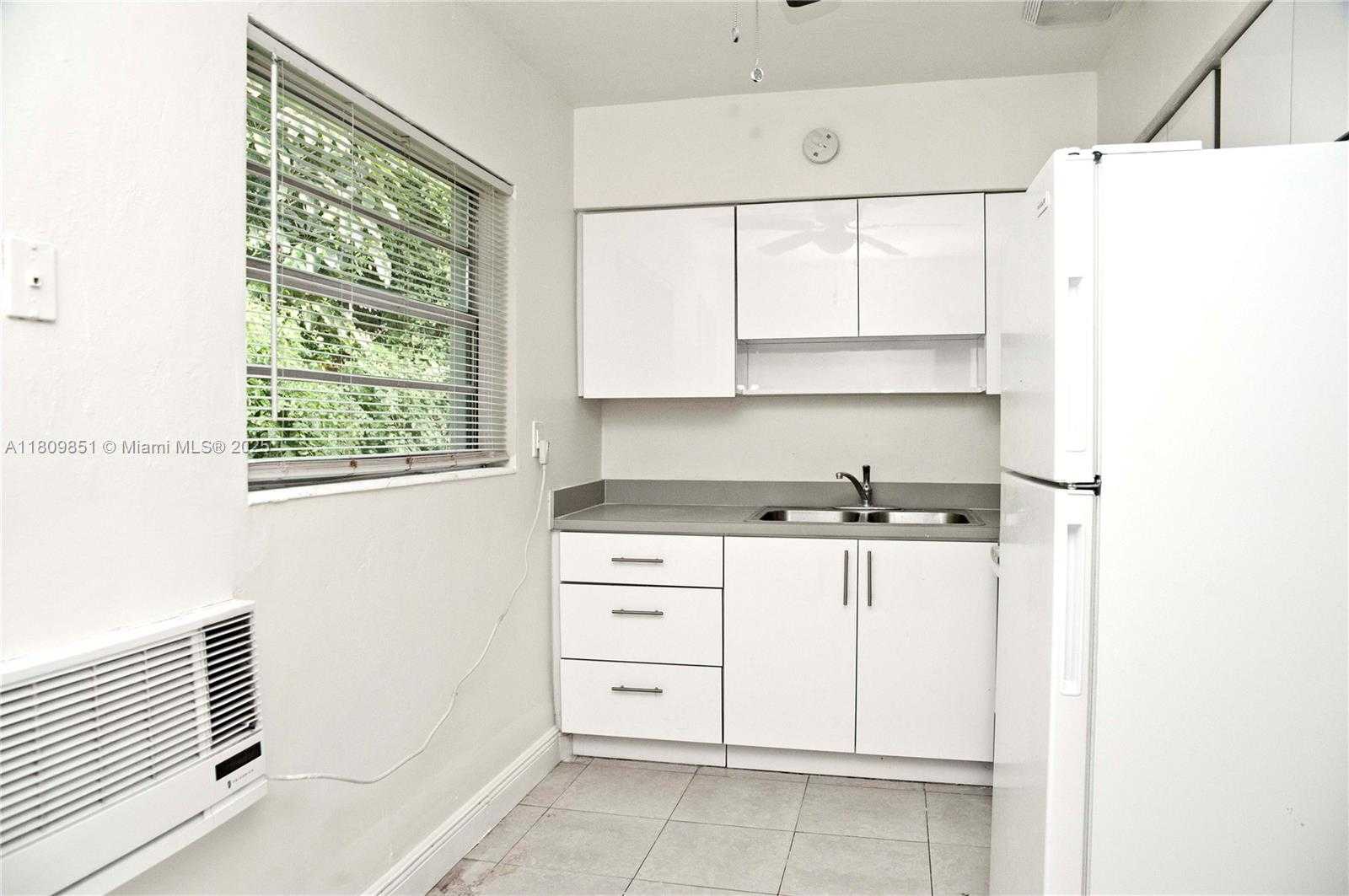 Small Image of 2206 FILLMORE ST 10 UNITS #10, Hollywood Number 6