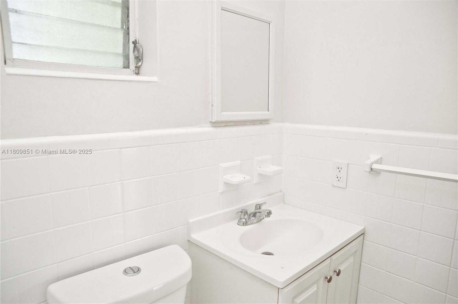 Small Image of 2206 FILLMORE ST 10 UNITS #10, Hollywood Number 9