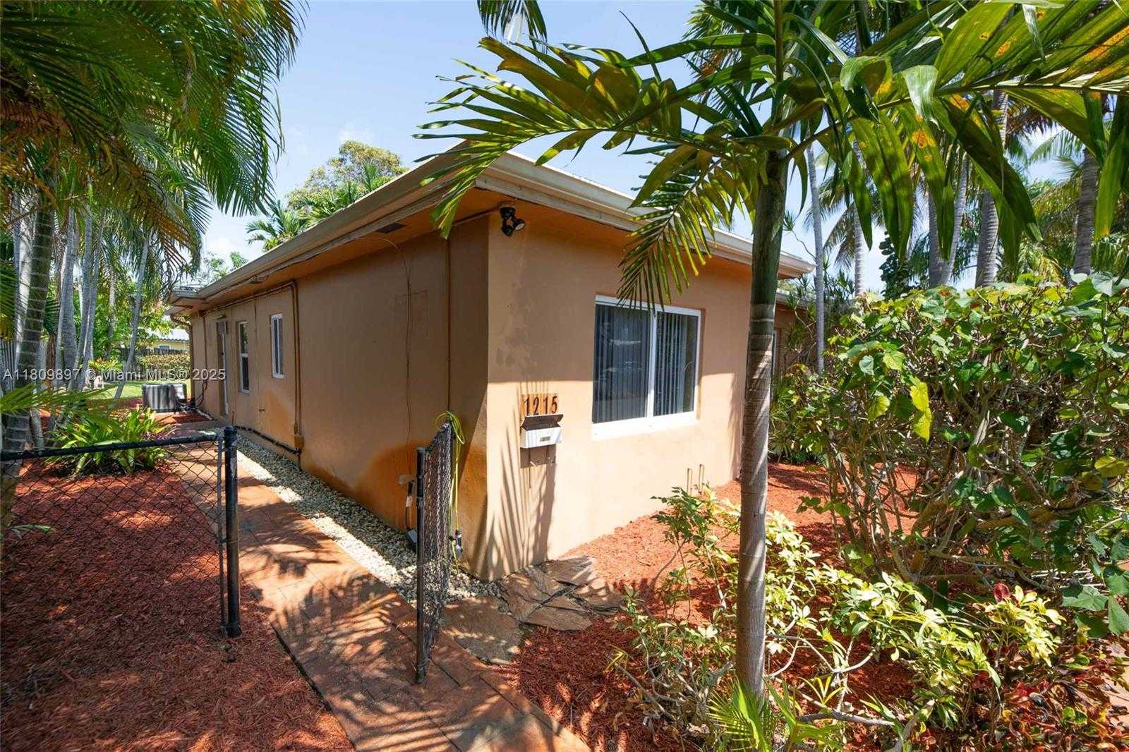 Small Image of 1215 NORTH EAST 16TH AVE #2, Fort Lauderdale Number 3