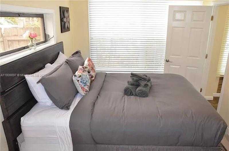 Small Image of 1215 NORTH EAST 16TH AVE #2, Fort Lauderdale Number 50