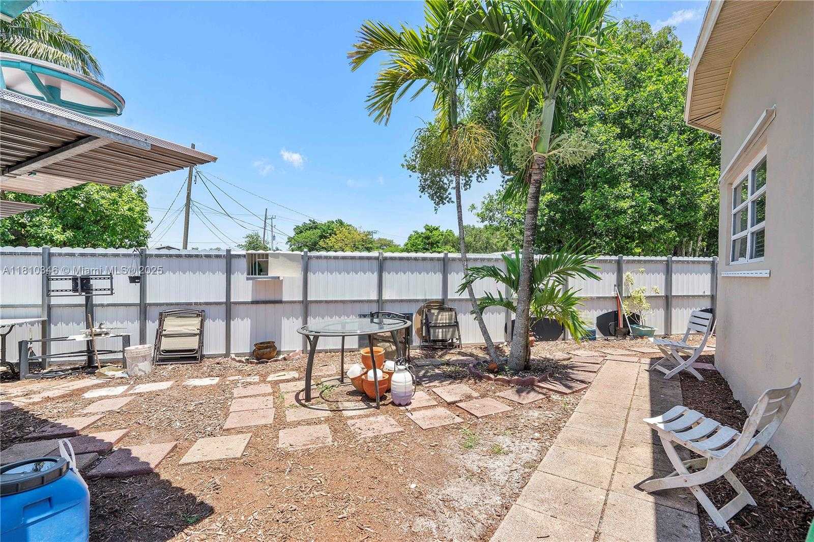 Small Image of 5829 TAYLOR ST, Hollywood Number 3