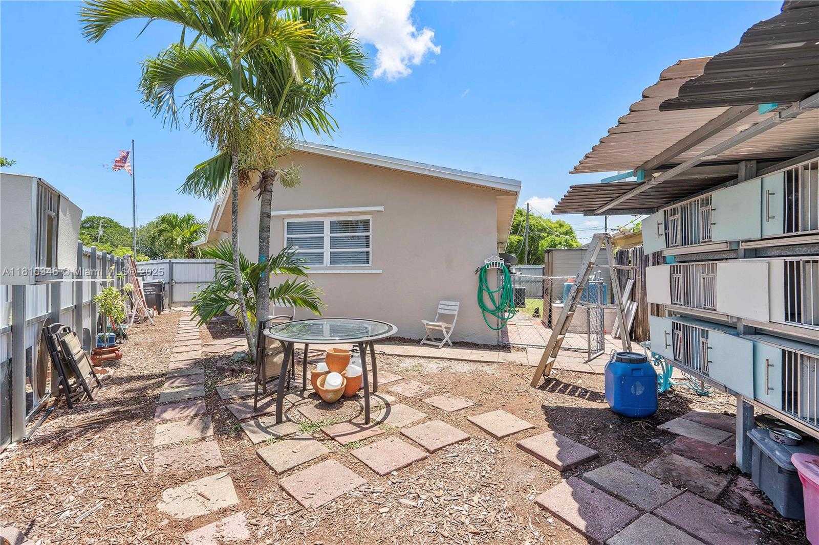 Small Image of 5829 TAYLOR ST, Hollywood Number 4