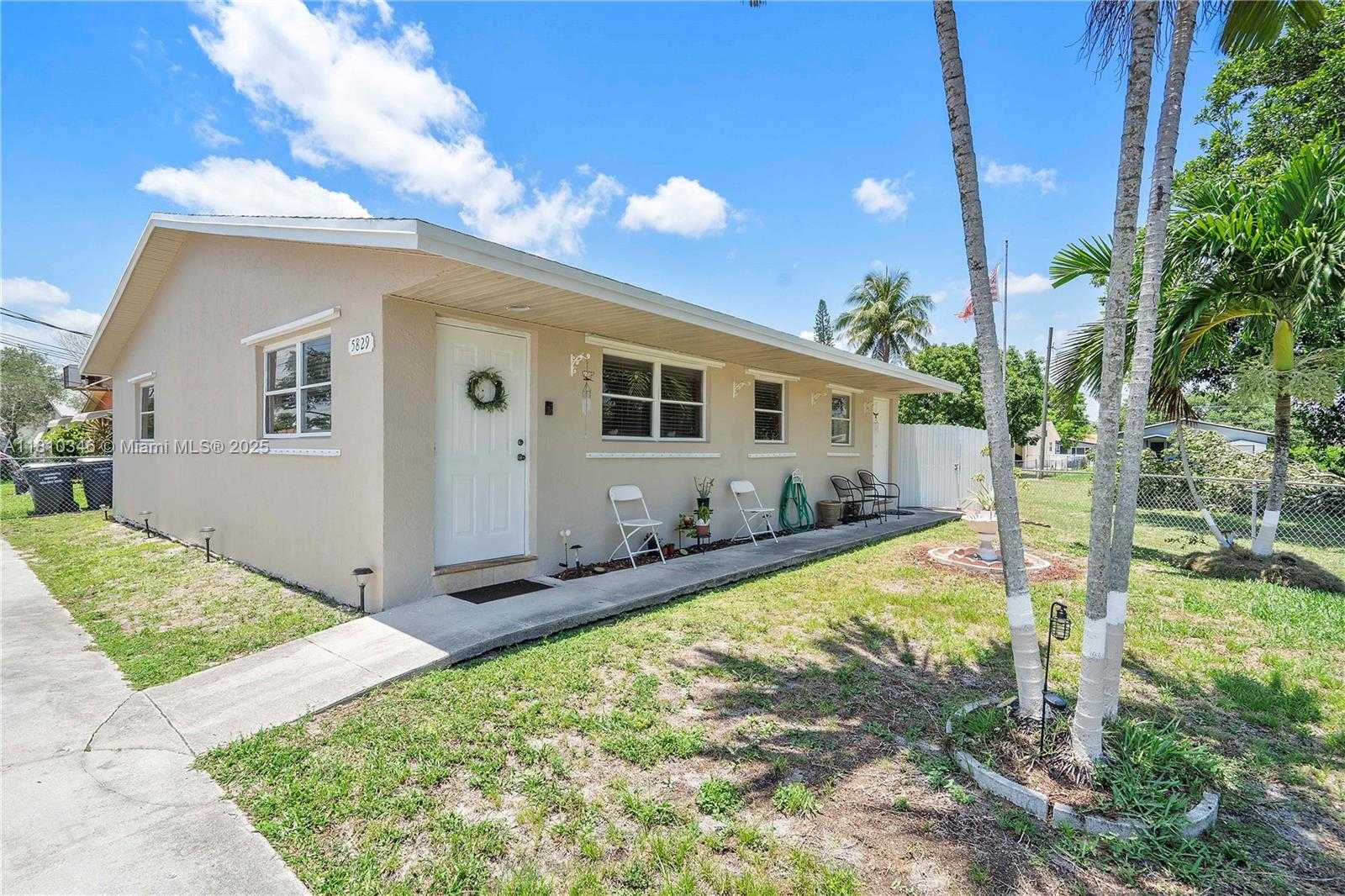 Small Image of 5829 TAYLOR ST, Hollywood Number 9