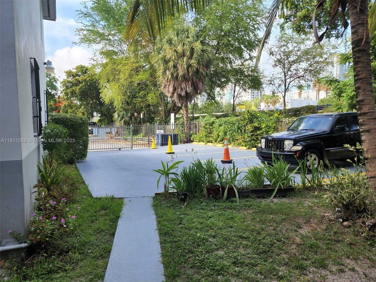 Small Image of 364 SOUTH WEST 11TH ST, Miami Number 21