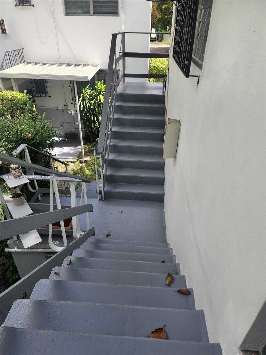 Small Image of 364 SOUTH WEST 11TH ST, Miami Number 28