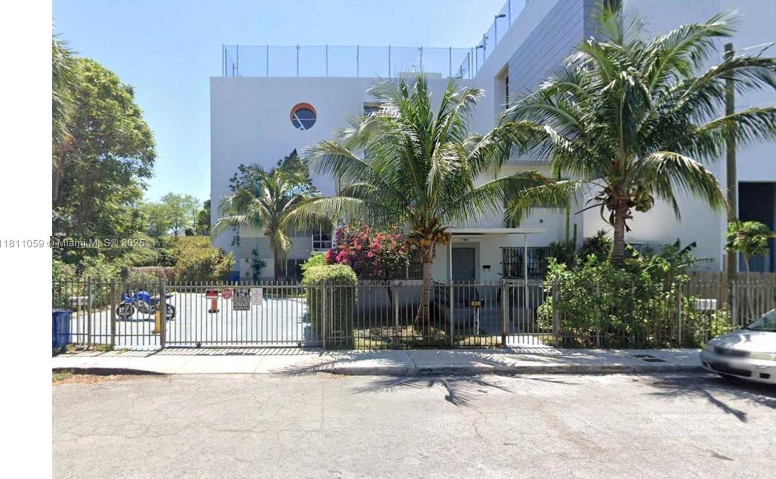 Small Image of 364 SOUTH WEST 11TH ST, Miami Number 3