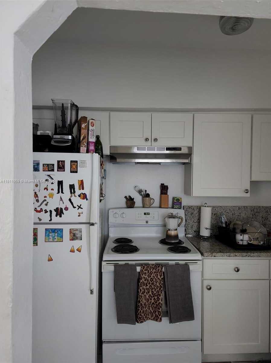 Small Image of 364 SOUTH WEST 11TH ST, Miami Number 44