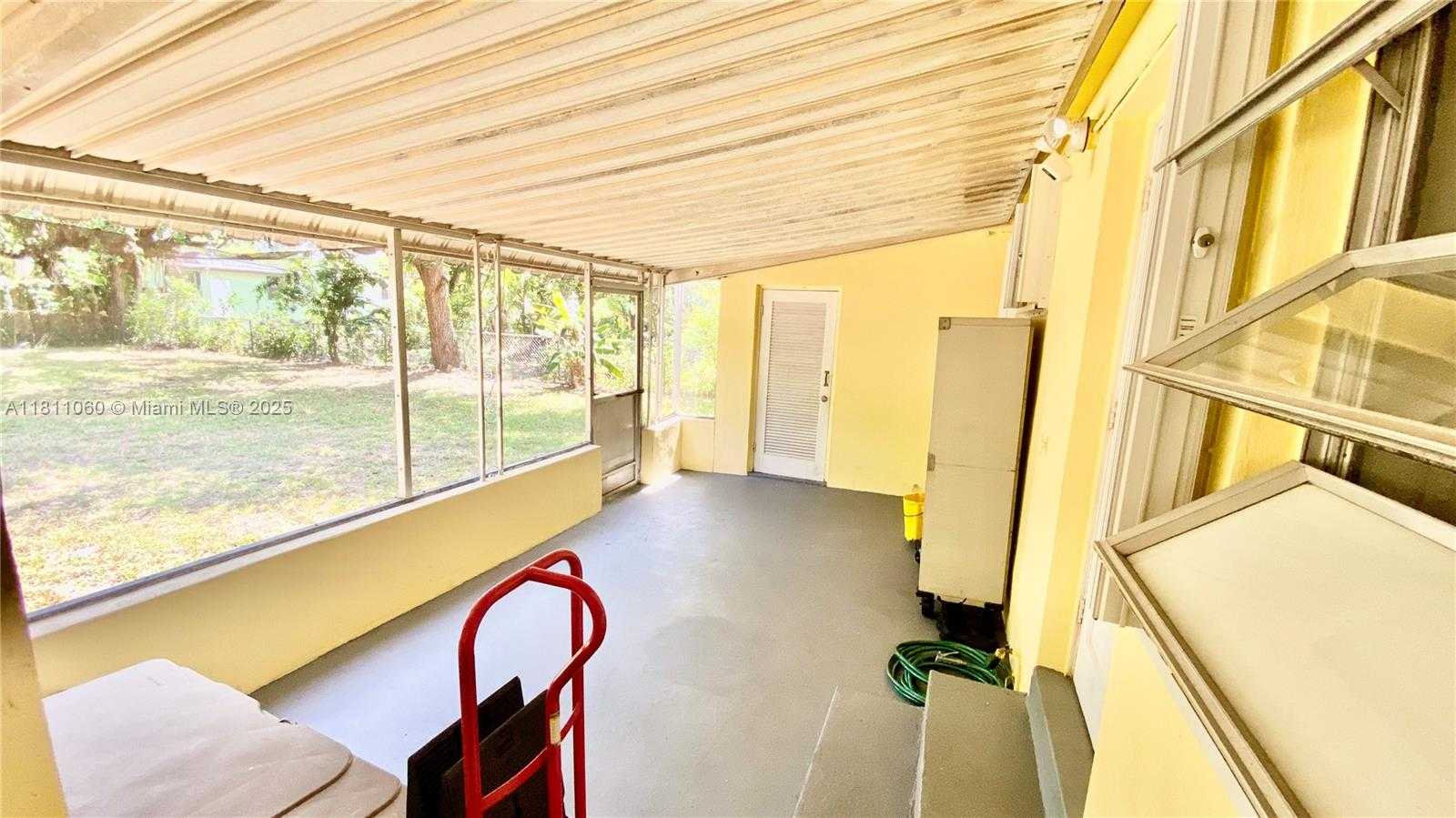 Small Image of 580 NORTH EAST 139TH ST, North Miami Number 10