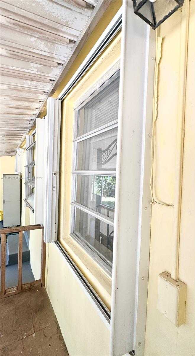 Small Image of 580 NORTH EAST 139TH ST, North Miami Number 11
