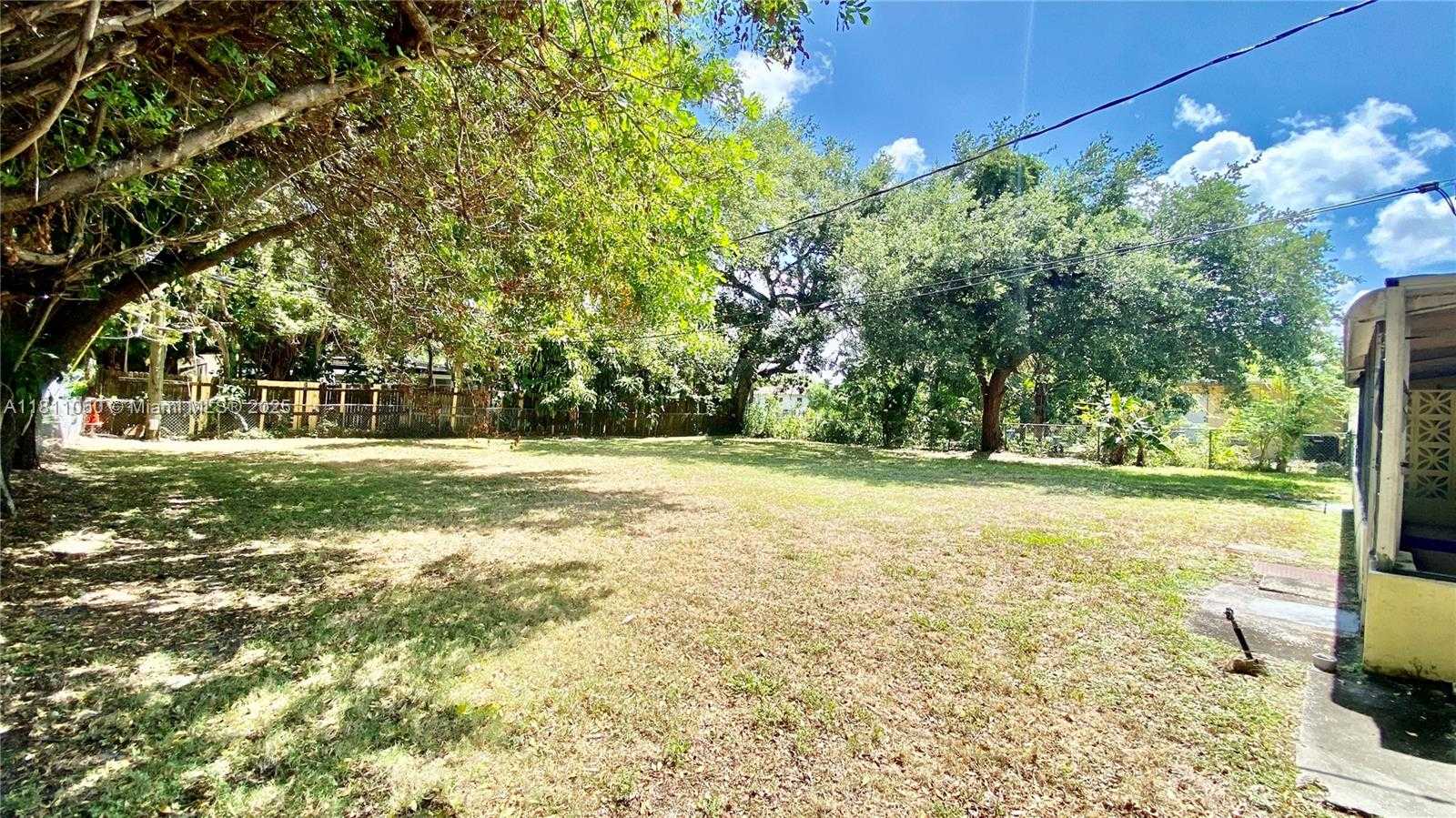 Small Image of 580 NORTH EAST 139TH ST, North Miami Number 17