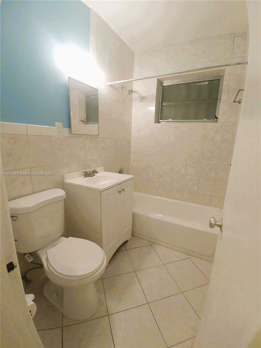 Small Image of 580 NORTH EAST 139TH ST, North Miami Number 21