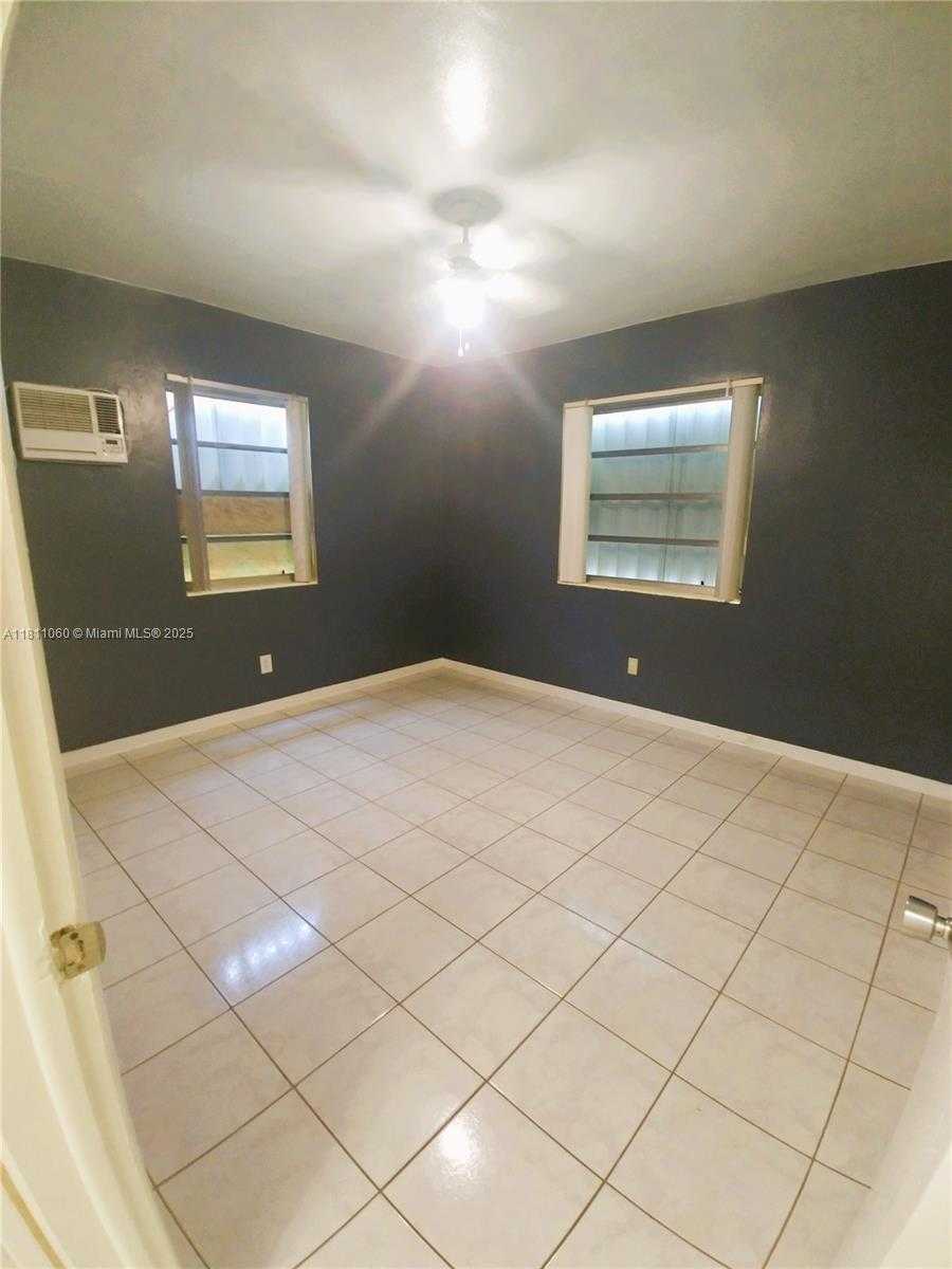 Small Image of 580 NORTH EAST 139TH ST, North Miami Number 23