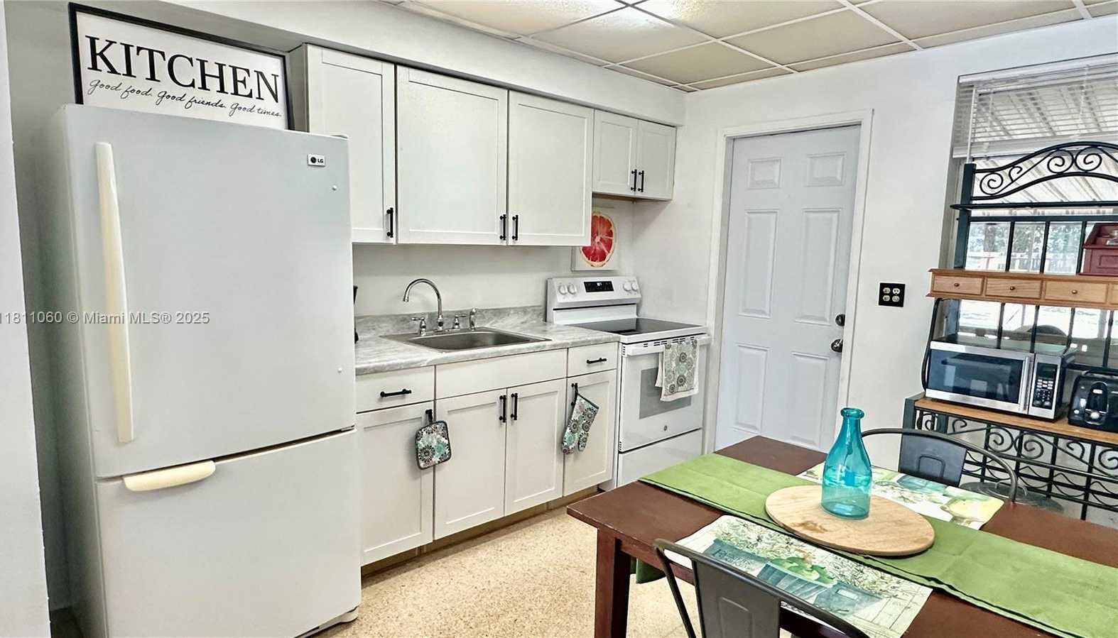 Small Image of 580 NORTH EAST 139TH ST, North Miami Number 3
