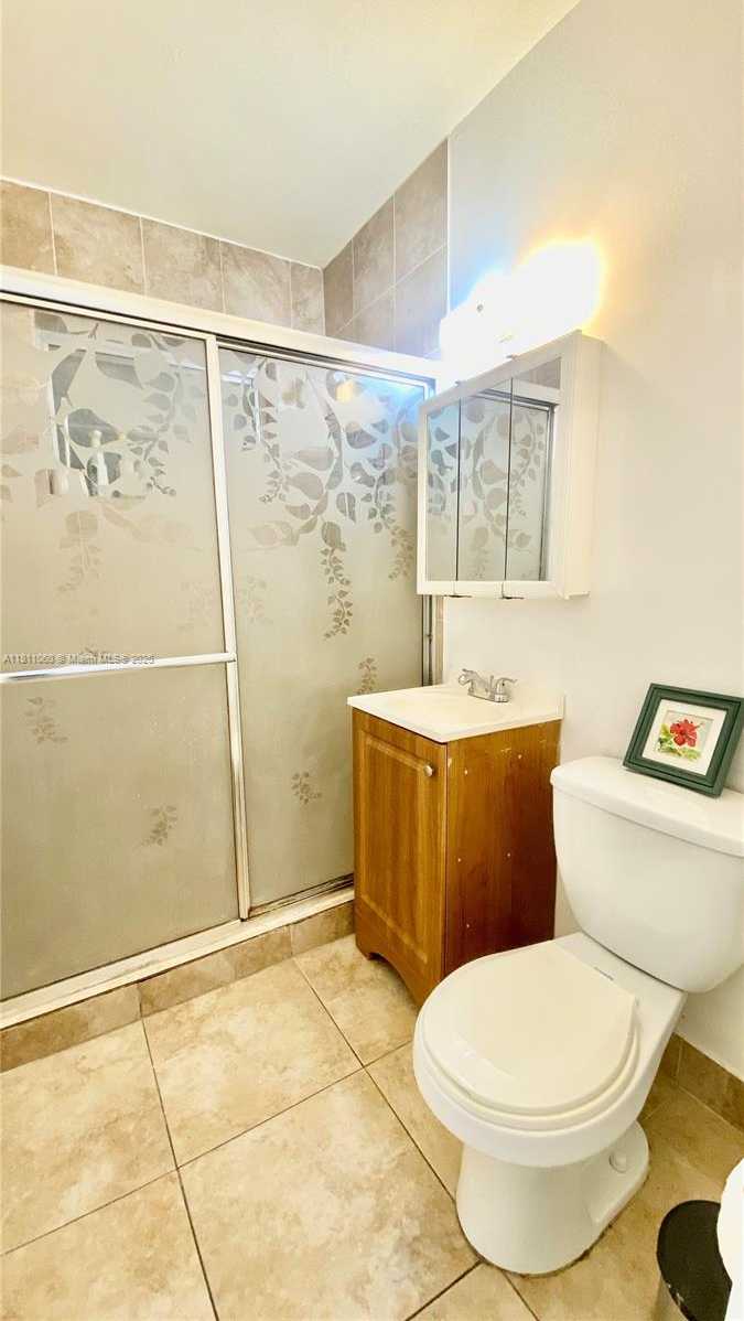 Small Image of 580 NORTH EAST 139TH ST, North Miami Number 5