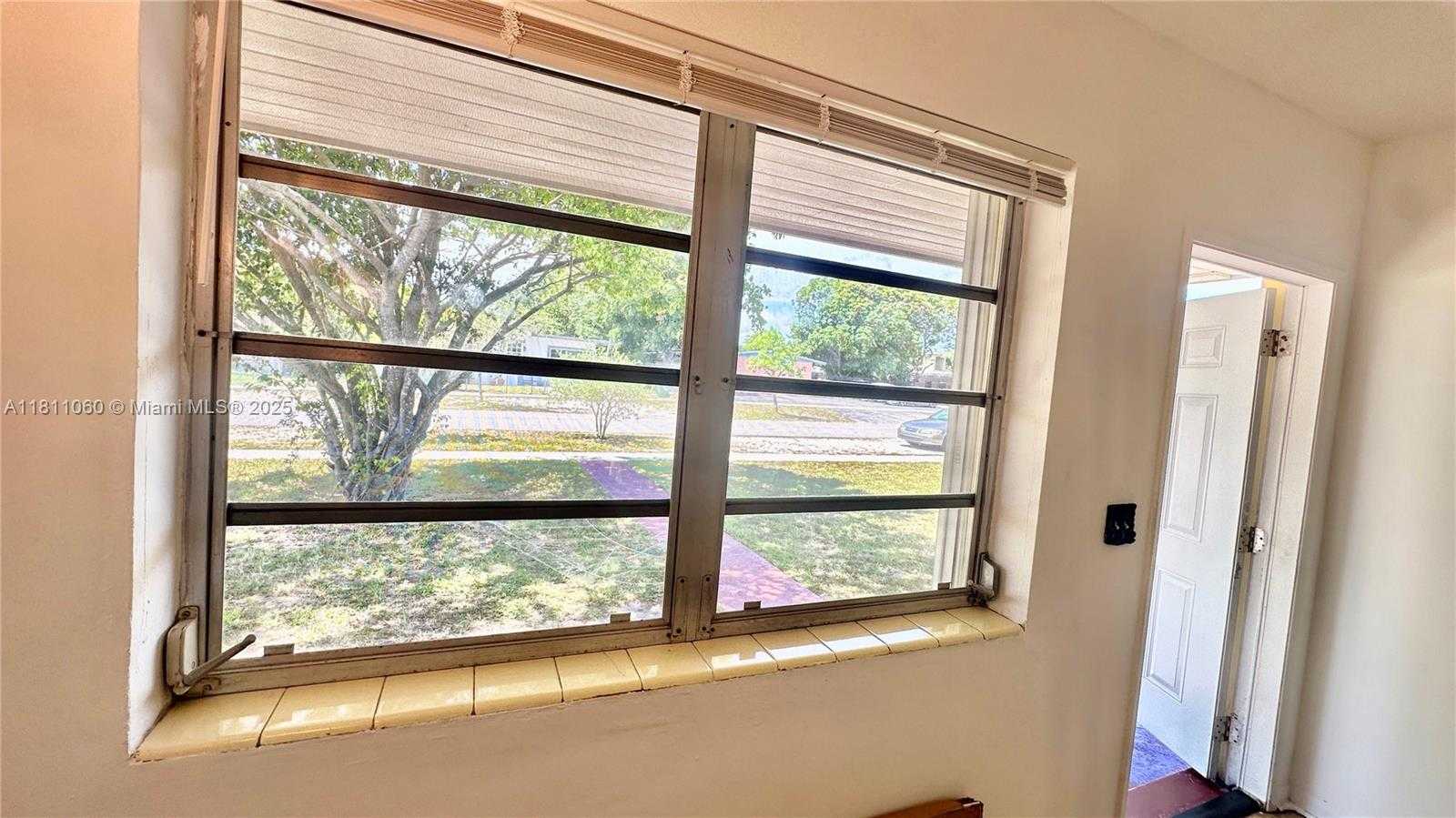 Small Image of 580 NORTH EAST 139TH ST, North Miami Number 6