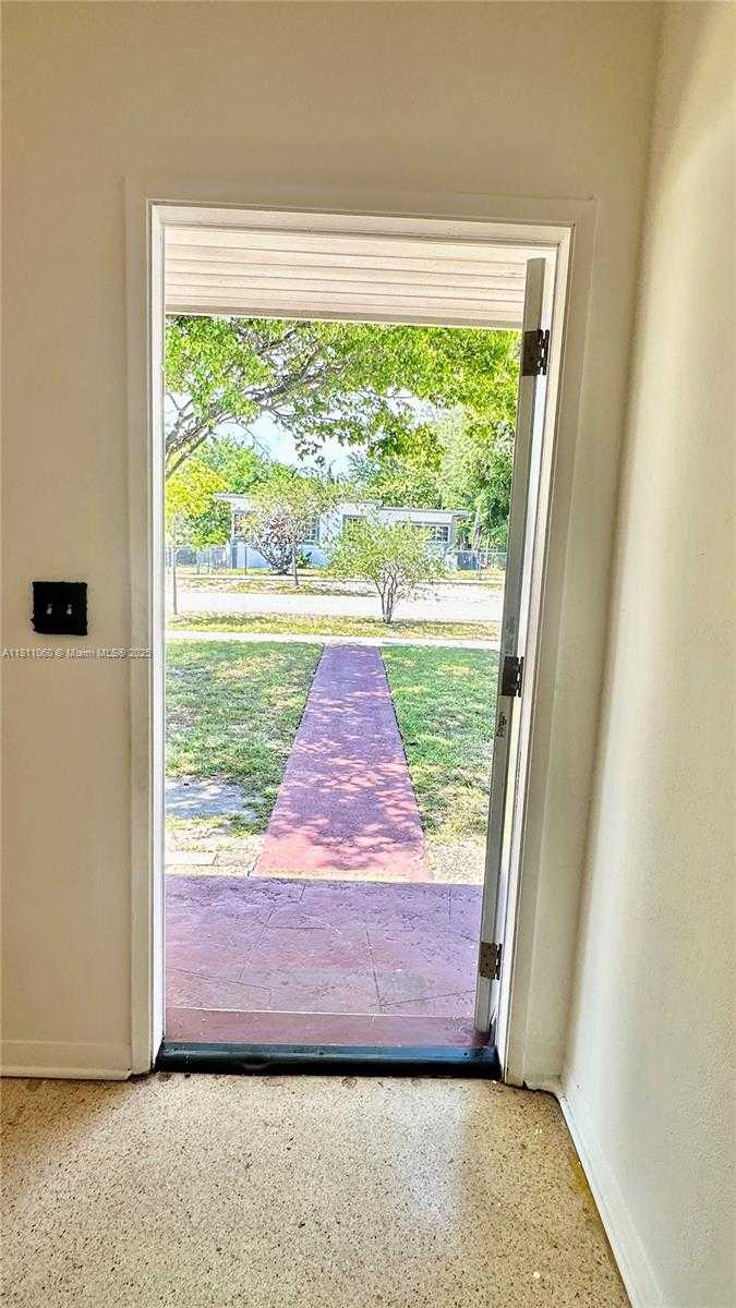 Small Image of 580 NORTH EAST 139TH ST, North Miami Number 7