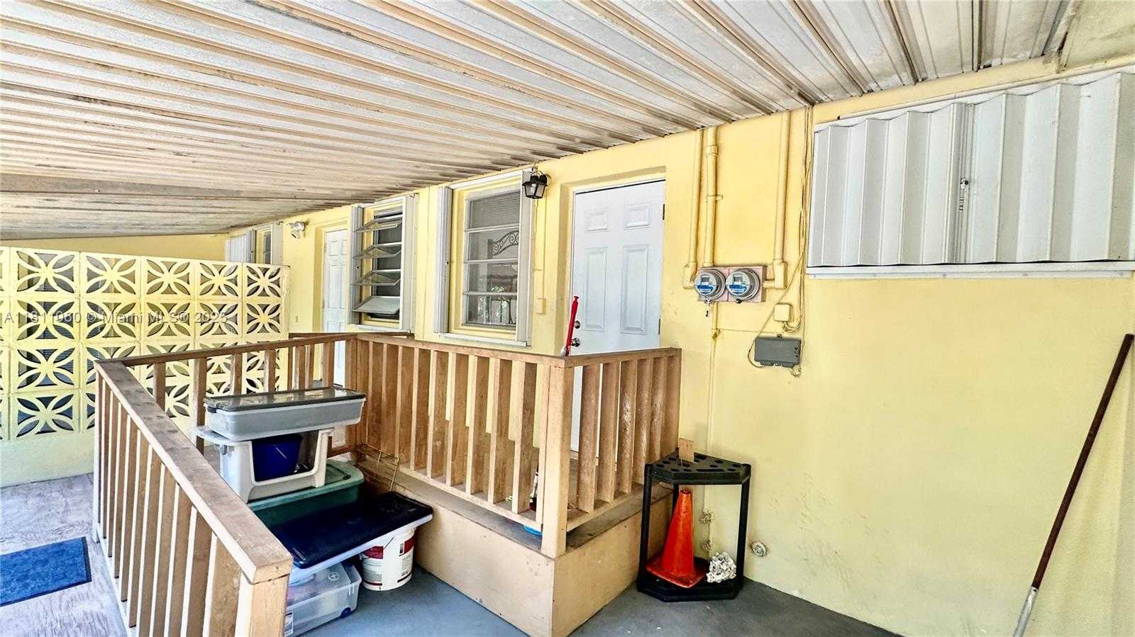 Small Image of 580 NORTH EAST 139TH ST, North Miami Number 9