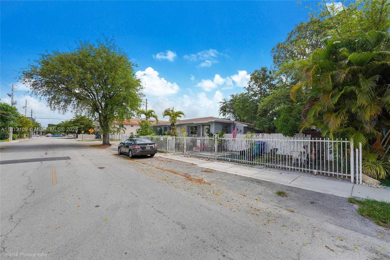 Small Image of 901 SOUTH WEST 34TH AVE, Miami Number 4