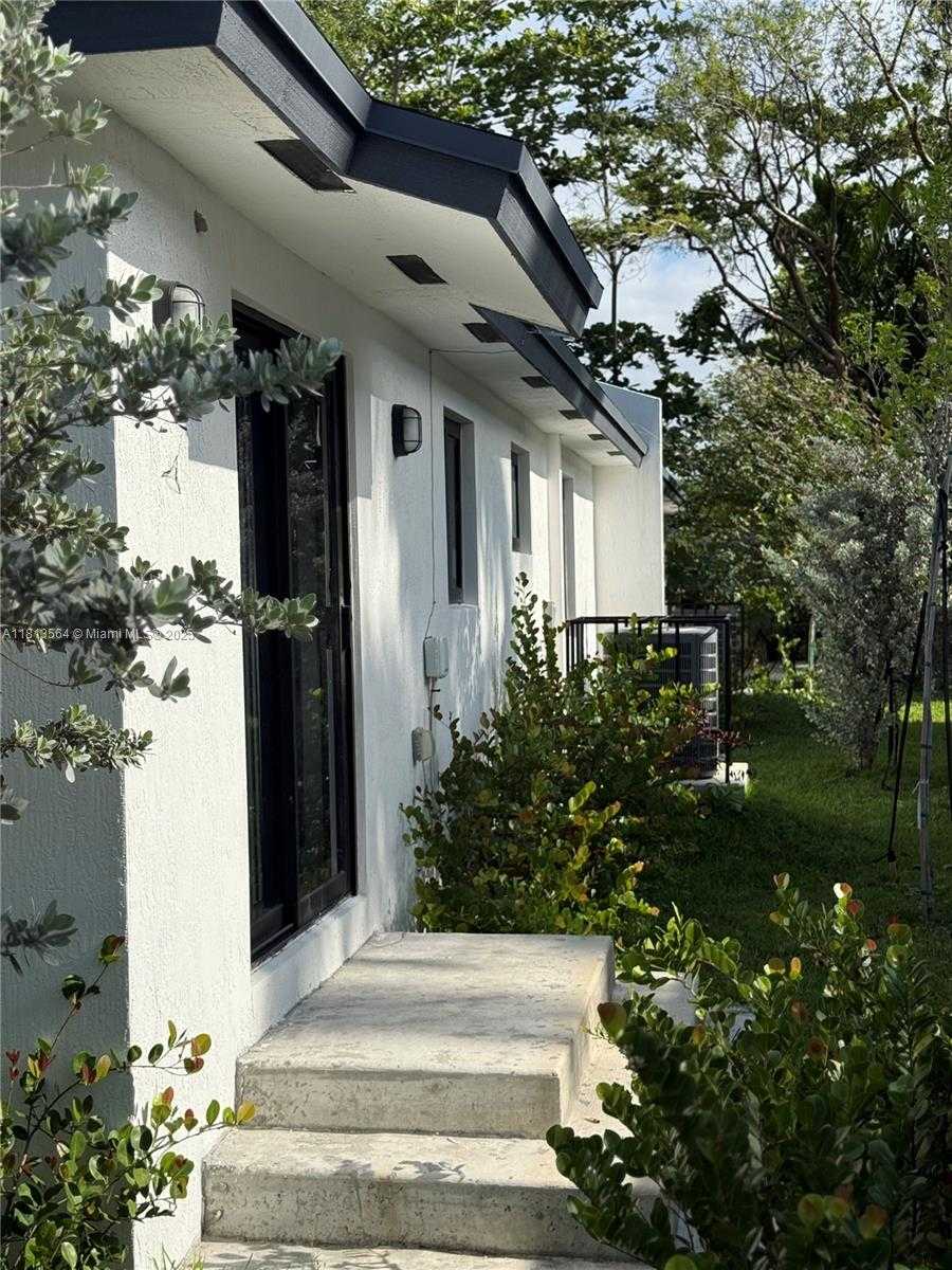 Small Image of 210 SOUTH WEST 3RD, Florida City Number 3