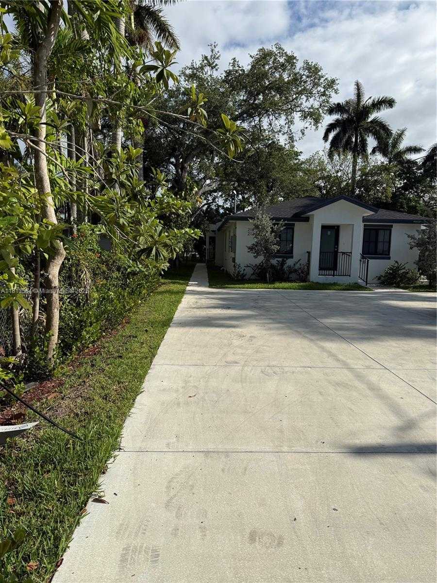 Small Image of 210 SOUTH WEST 3RD, Florida City Number 5