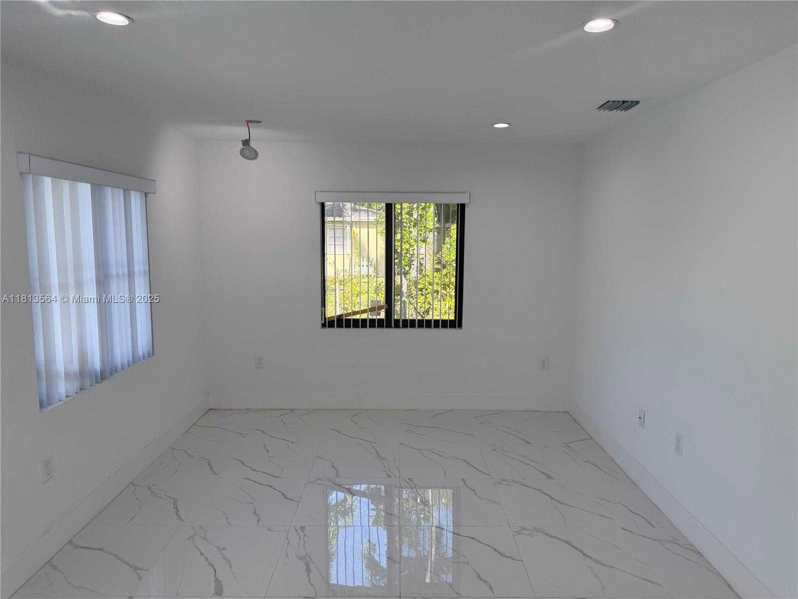 Small Image of 210 SOUTH WEST 3RD, Florida City Number 9