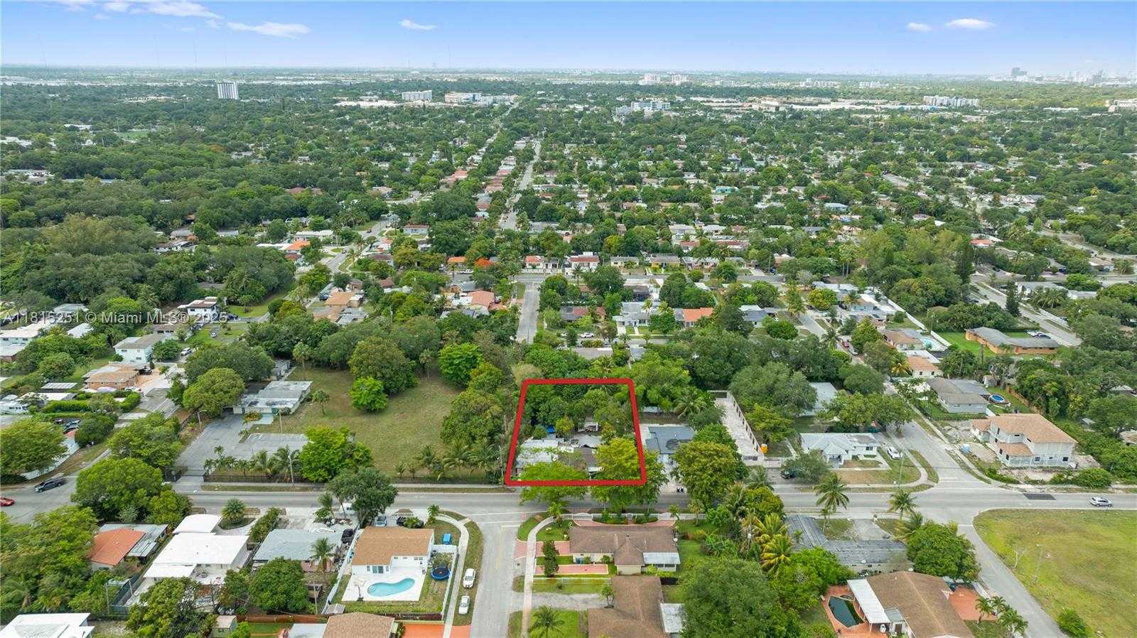 Small Image of 1051 NORTH EAST 149TH ST, Miami Number 4