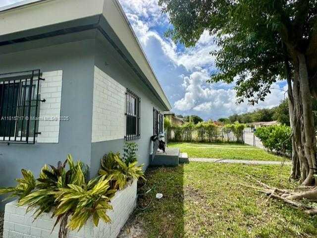 Small Image of 248 NORTH WEST 69TH ST, Miami Number 25