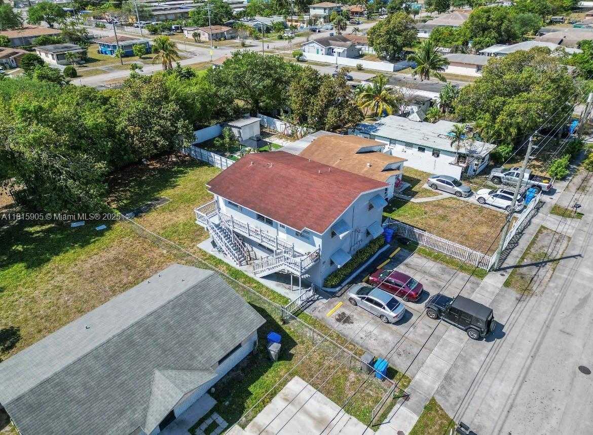 Small Image of 4130 SOUTH WEST 20TH ST, West Park Number 3