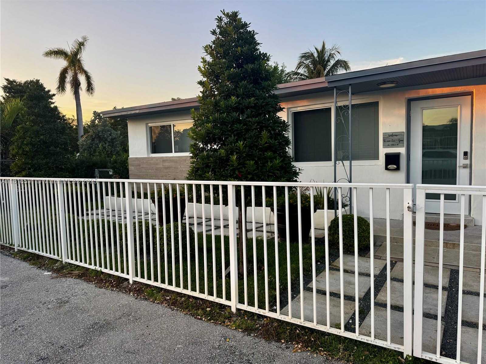 Small Image of 1012 SOUTH WEST 3RD AVE #2, Hallandale Beach Number 2