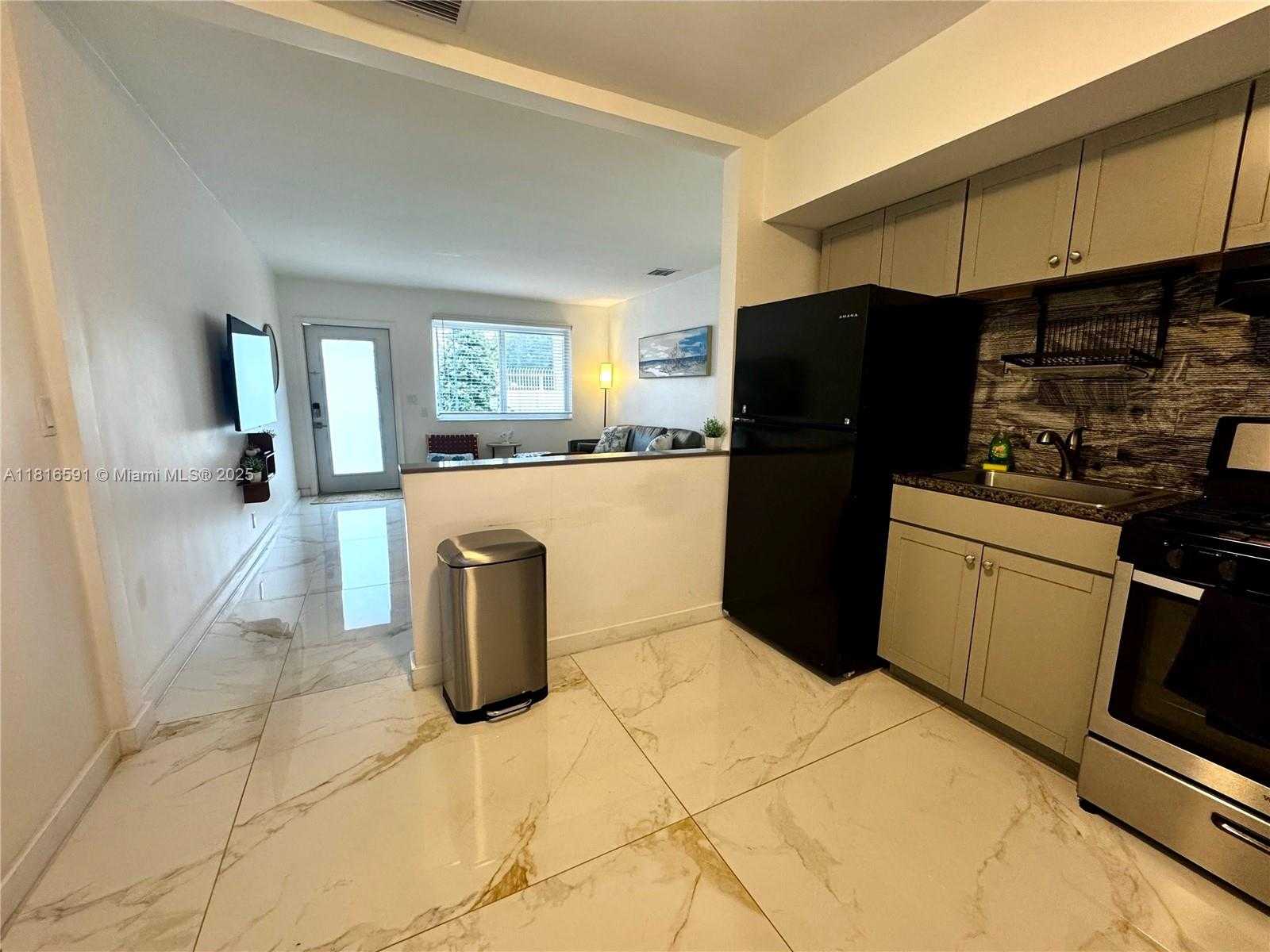 Small Image of 1012 SOUTH WEST 3RD AVE #2, Hallandale Beach Number 27