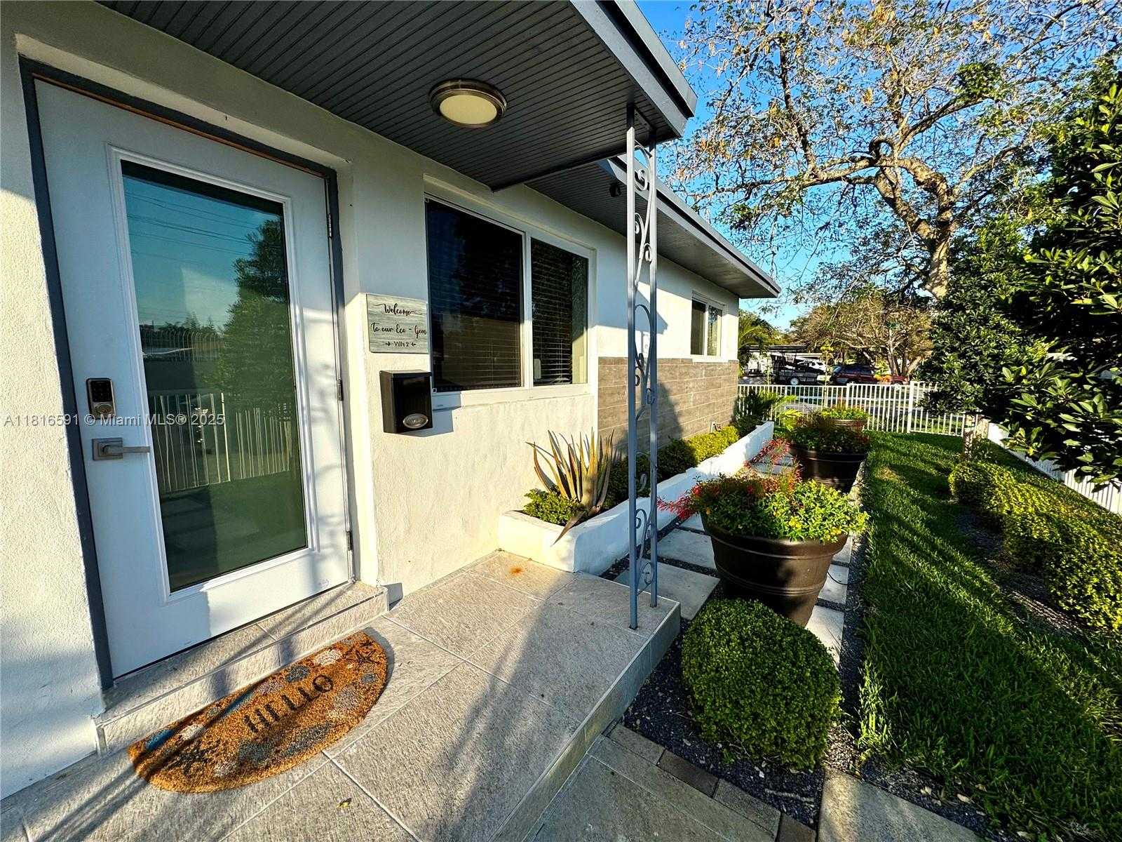 Small Image of 1012 SOUTH WEST 3RD AVE #2, Hallandale Beach Number 4