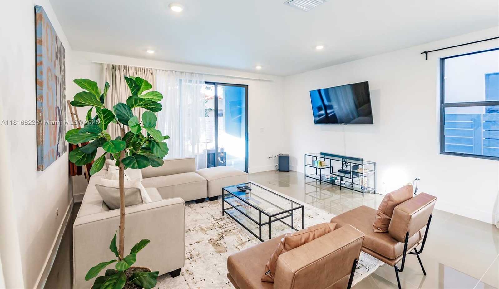 Small Image of 3645 SOUTH WEST 3RD STREET, Miami Number 17