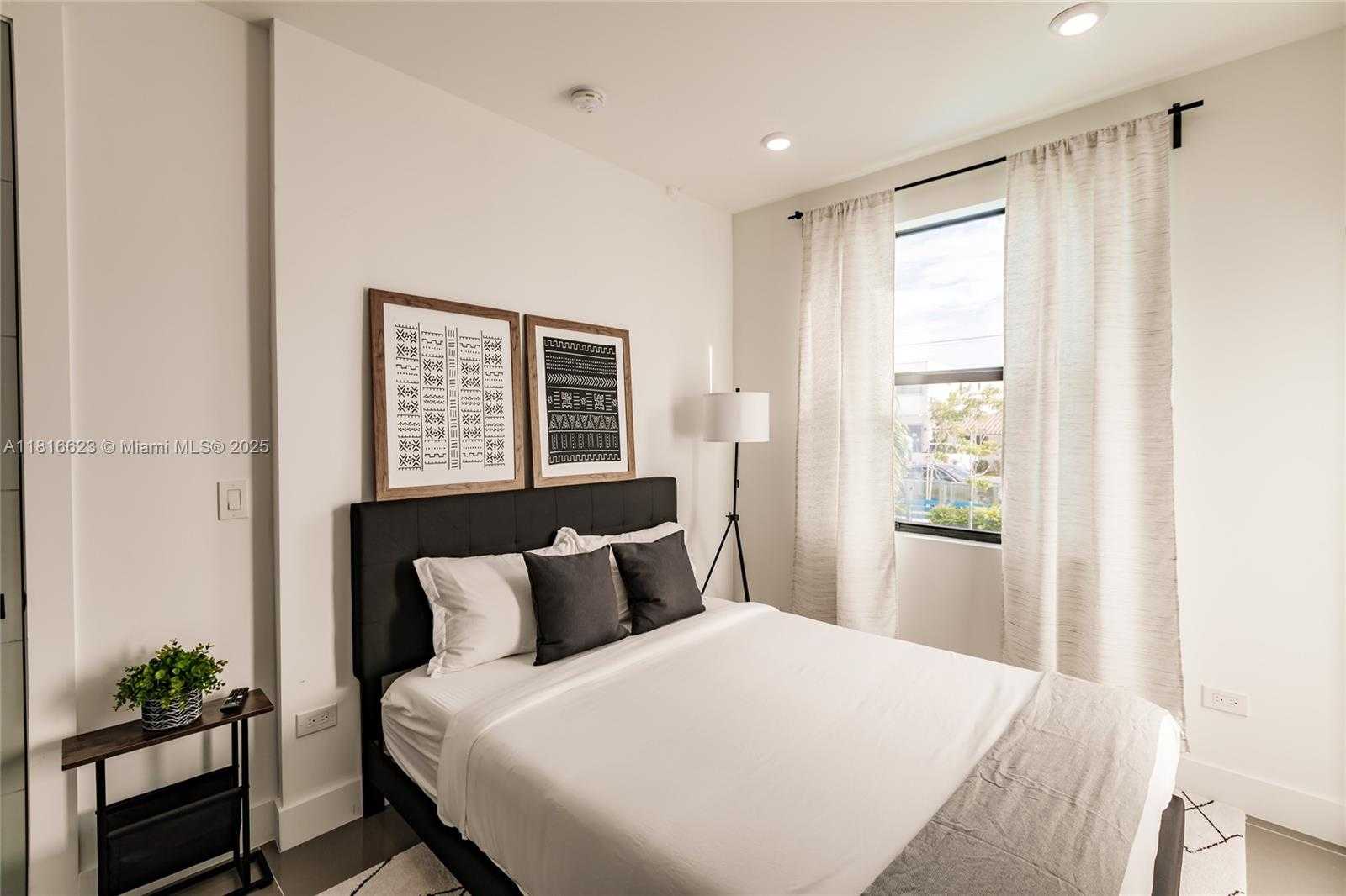 Small Image of 3645 SOUTH WEST 3RD STREET, Miami Number 21