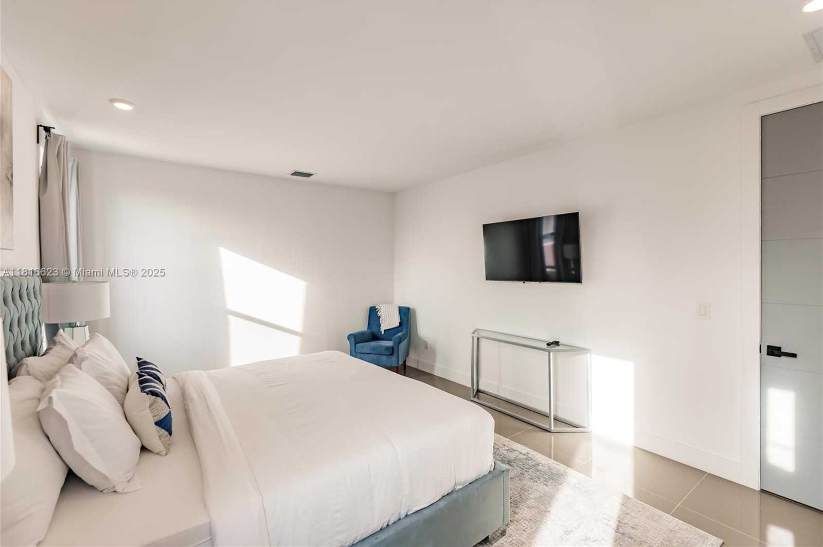 Small Image of 3645 SOUTH WEST 3RD STREET, Miami Number 27