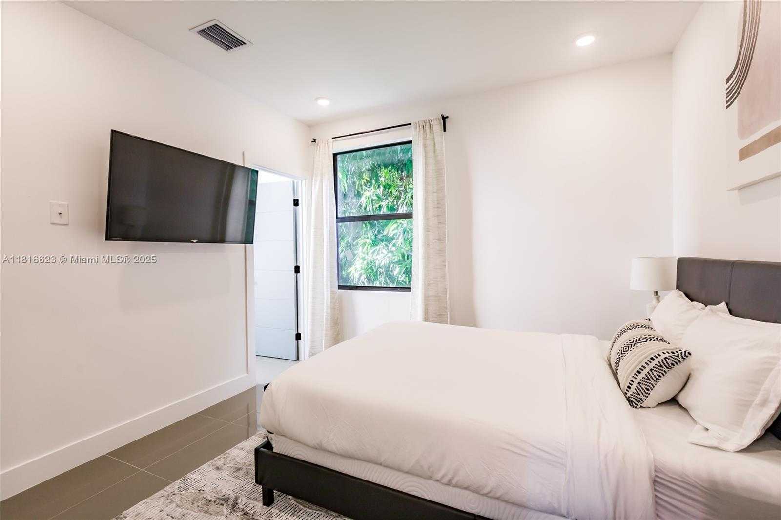 Small Image of 3645 SOUTH WEST 3RD STREET, Miami Number 37