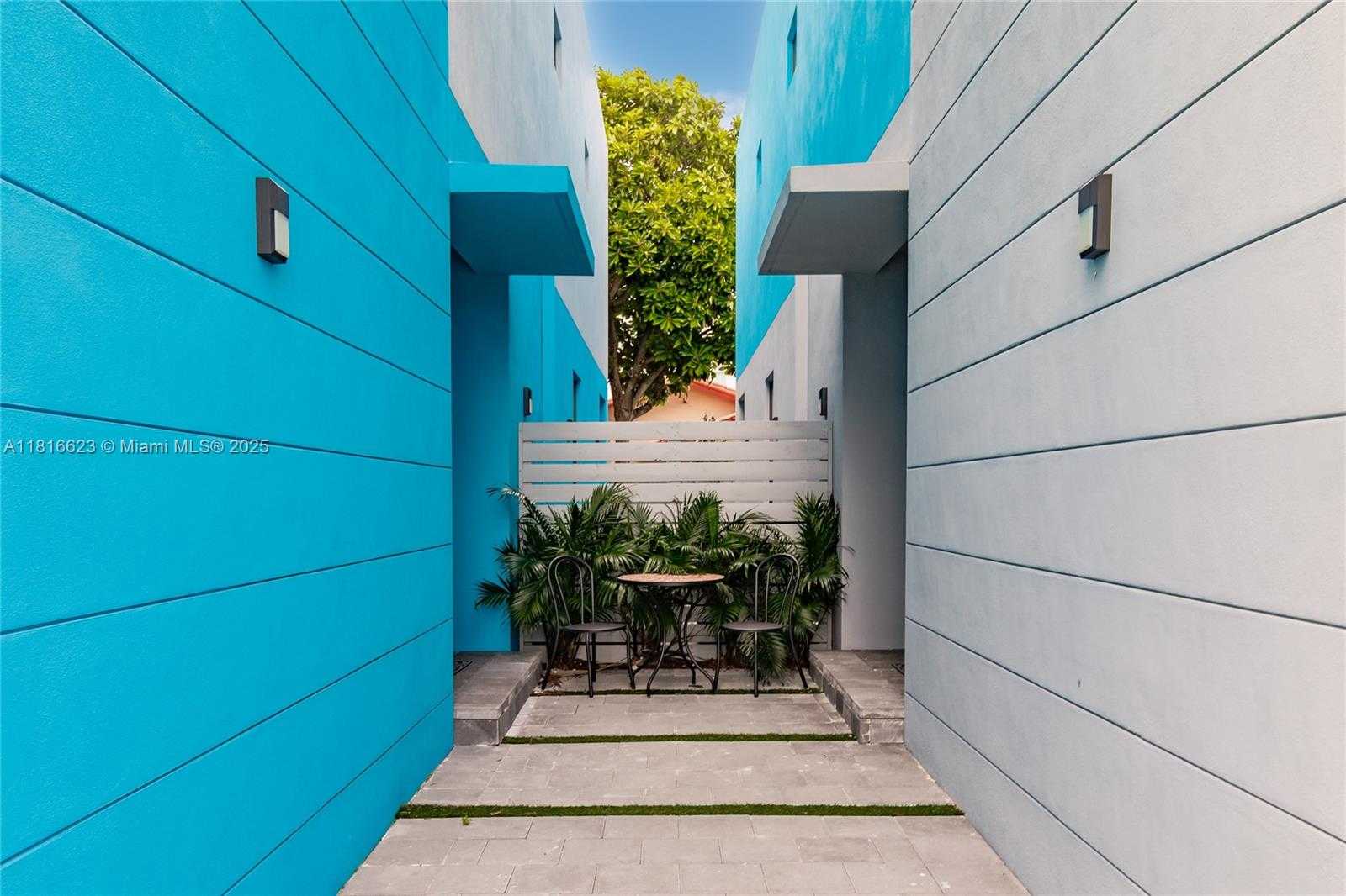 Small Image of 3645 SOUTH WEST 3RD STREET, Miami Number 4