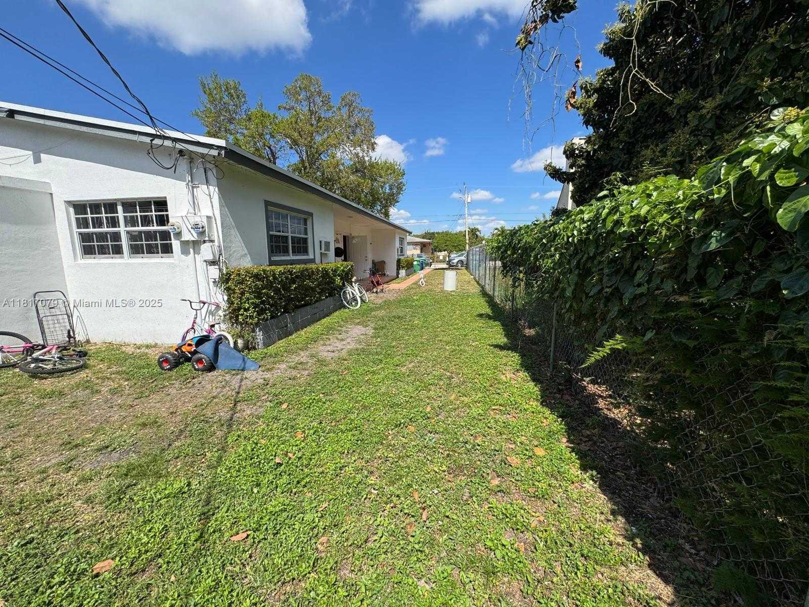 Small Image of 1226 NORTH EAST 112TH ST, Miami Number 11