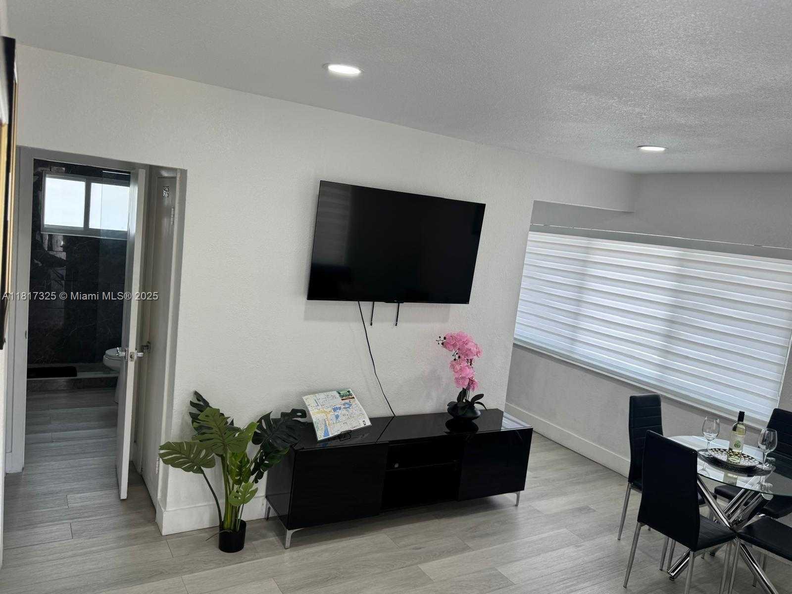 Small Image of 251 NORTH WEST 57TH AVE, Miami Number 17