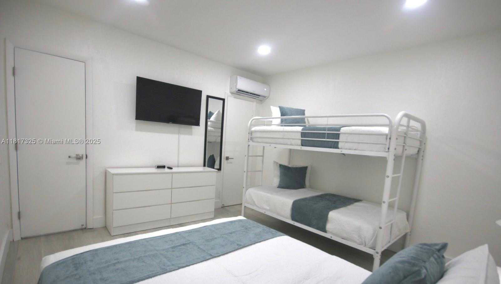 Small Image of 251 NORTH WEST 57TH AVE, Miami Number 24