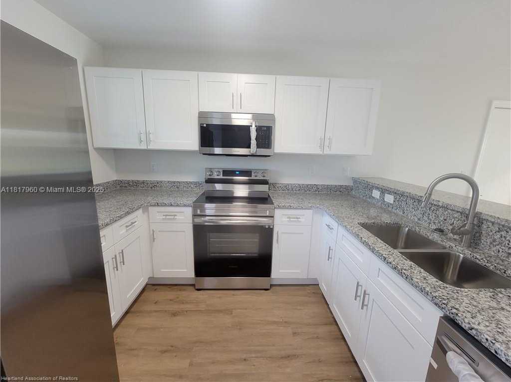 Small Image of 7004 San Bruno Dr, Sebring, FL 33872, USA Number 9